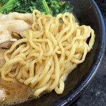 Ra-Men Sakaba Kumaga - 長さのある中太麺。