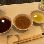 とんかつ マンジェ - つけだれ（ソース、ポン酢、オリーブオイル）