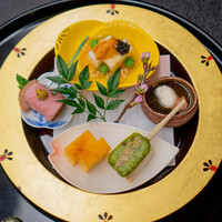 料亭 大宮 一の家 - 前八寸 豌豆牛乳羹   生雲丹、キャビア、旨出汁ジュレ 夜桜もずく 姫皮豆腐木の芽田楽 玉子カステラ 合鴨ロース蒸し　粒マスタード