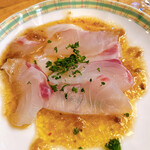 ワインレストラン ラ・マルゲリータ - 厚めの鯛。とても柔らかくあまーい。玉ねぎのソース、グラスに入れて飲みたい。