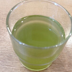 ごはん屋さくら - テーブルには普通に、お茶！