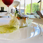 アコルドゥ - ローズマリーの花かな？　マスの卵　　命の芽生　　　　　　　ディルの爽やかさが　春を感じさせる