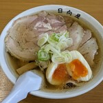 青竹手打ラーメン 日向屋 - チャーシュー麺 煮たまごトッピング