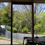 アコルドゥ - 席から見渡せる庭