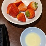 アサヤ ガーデン - 夕食ビュッフェ（一例）いちご食べ比べ（とちおとめ、とちあいか）