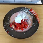 カフェ シロイロ - 料理写真:苺のスウプ、苺のパンナコッタ添え