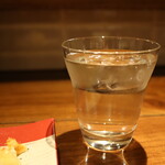 藁焼き鰹たたき 明神丸 - ダバダ火振り（水割）528円(2022年4月)