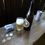 キリンラガー中瓶３１０円　クラッカー５０円