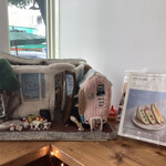 八百屋コウタのフルーツパーラー - 店舗を模したフェルト細工