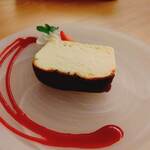 RESTAURANT MOON TERRASSE - 蔵王クリームチーズのバスク風ケーキ