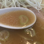 あきんど - 醤油系スープは「あっさり」「こってり」選択可。
            （↑これは「こってり」）優しいコクがあります。
