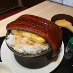 札幌駅北口酒場 めしと純米 - うな玉丼 2,178円(税込)