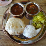 シバカリーワラ - （'13/02）ラムブラックペッパー(左)、右キーマディルパサンド(右)、チーズクルチャ＆ミニライス(＋100円)