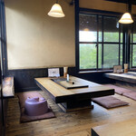 炭焼地鶏 山蔵 - 内観