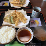 天ぷら なが田 - 料理写真:天ぷら定食　¥1000(税込)