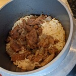 鉄板 磁.N's - これまたお肉ゴロゴロ！！底にはコンガリおこげが出来、〆に出汁でお茶漬け風にして頂きます！