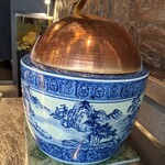 鉄板 磁.N's - サーロインは四方を焼き付けたあと、この火鉢のようなものでスチーム！！