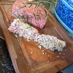 鉄板 磁.N's - 本日のお肉！手前が牛カツ。後ろがサーロイン。めっちゃ霜降り〜(≧∀≦)