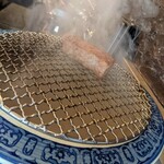 鉄板 磁.N's - じゅわー！と蒸され、最後にまた鉄板で焼き上げます！