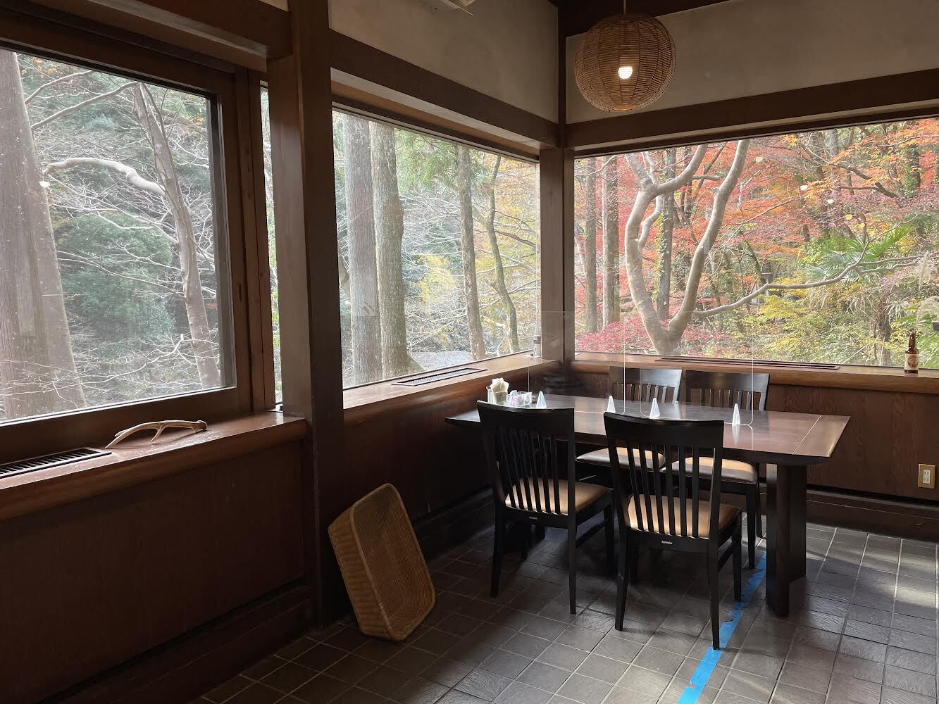 赤曽部麻衣子「無題」F12号油彩,カフェの内装向き sakura.ichi.style | PAINTDAYS 家具の再生 譲り受けた家具を大事に