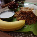 ルシ インドビリヤニ - ヨーグルト、バナナ、チキンダムビリヤニ