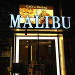 MALIBU - 入り口．．．ビルの外にあります。