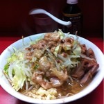 ラーメン二郎 環七一之江店 - 小ラーメン豚入りニンニクヤサイマシアブラ