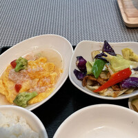 雪園 京橋店 - カニのふんわり玉子と豚肉とキャベツの味噌炒め