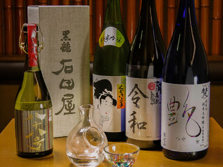Shikishunsaikan - 季節ごとに厳選した日本酒を取り揃え