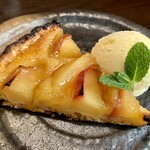 ジロー珈琲 - 紅玉りんごのアップルパイ