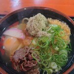 丸忠うどん - 卵、肉、天ぷら、かまぼこ、ねぎ、とろろ