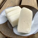 梅木商店 - 【かるかん(軽羹)】お好みの大きさにカットしていただきます。