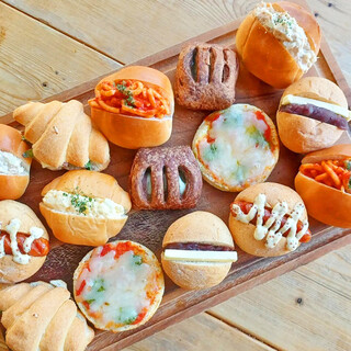 런치 한정으로 즐길 수 있는 “홈메이드 빵이나 머핀”도 대호평!
