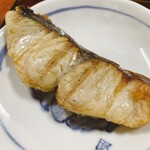 大石商店 - 上刺身定食の焼き魚