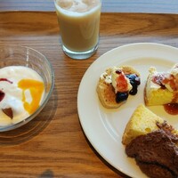スカイレストラン ハレアス - 最後に朝食のような1皿。色々トッピングしてます♪ スカイレストラン ハレアス - 最後に朝食のような1皿。色々トッピングしてます♪