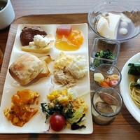 スカイレストラン ハレアス - 2皿目。左下はスープカレー+ラーメン。これで大体コンプです。 スカイレストラン ハレアス - 2皿目。左下はスープカレー+ラーメン。これで大体コンプです。