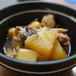 酒の奥田 - 魚のアラ大根