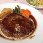 Gurimpisu - ハンバーグステーキ。
                      ライスとサラダ付。