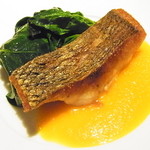 レストラン・セン - 黒むつのポワレ　ほうれん草の瞬間ソテーを添えて　金時人参ソース