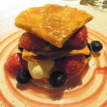 レストラン・セン - 苺とブルーベリーのミルフィーユ