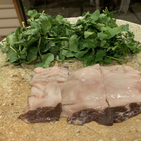 柚木元 - 熊鍋、上はクレソンと三つ葉