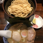 自家製麺つけ麺 紅葉 - 料理写真:太麺とつけ汁