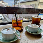カフェ ヒラナガ - デザート&ドリンク(左はルイボスティー、右がアイスコーヒー)