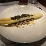 ラ シャッス - ❸佐賀県産ホワイトアスパラガスのボイル、キジもも肉の粗挽きにした挽肉とエシャロットのフリカッセ、ヴァンジョーヌ風味、蕗とシャンピニオンのソテー
