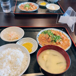 かつ美食堂 - 同僚もチュウチュウ〜♪