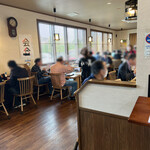 かつ美食堂 - 12:40で満員な店内♪