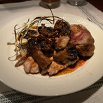 ラ シャッス - ❹茨城で仕留めたキジ胸肉のソテー、もも肉のロースト、キジのムースを詰めたフレッシュモリーユ茸、ドライのモリーユ茸、ドライのモリーユ茸とキジのフォンのソース