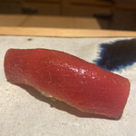 鮨 さいとう - 赤身。マグロに照準を合わせたシャリと攻めてくる