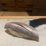 鮨 さいとう - コハダもいつも美味しき。少し強めに締め付ける