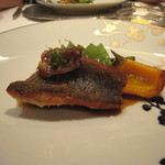 ロドラント ミノルナキジン - メーン：北海道函館産の鮎並のロースト　大蒜とバスク豚のバントレッシュ
